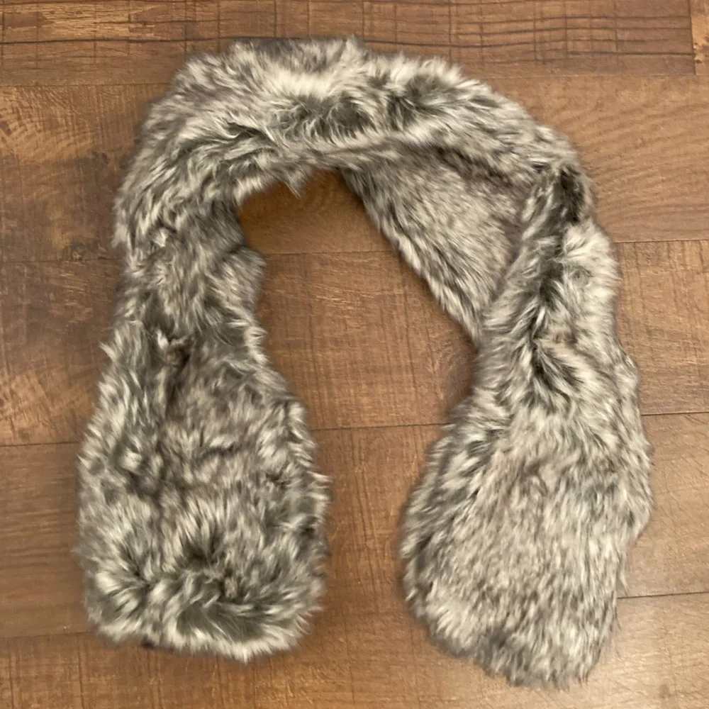 Aspen Elegant Faux Fur Mob Wife Women's Pull Thru Scarf